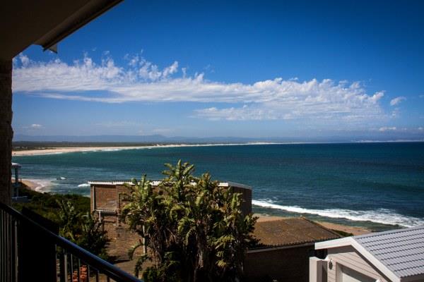 8 Bedroom Property for Sale in Wavecrest Eastern Cape